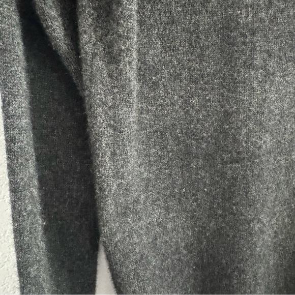 Equipment 100% Cashmere Gray Deep Crew Neck Sweater Relaxed Fit. Size S - Picture 4 of 16